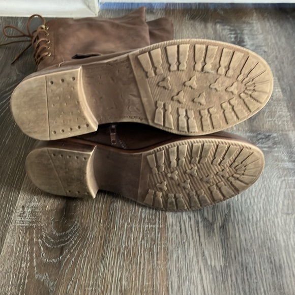 Cute fashion boots. Size 9 - Picture 3 of 5